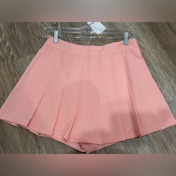 Pleated Bubblegum Pink Tennis Skort💕 - Picture 2 of 4